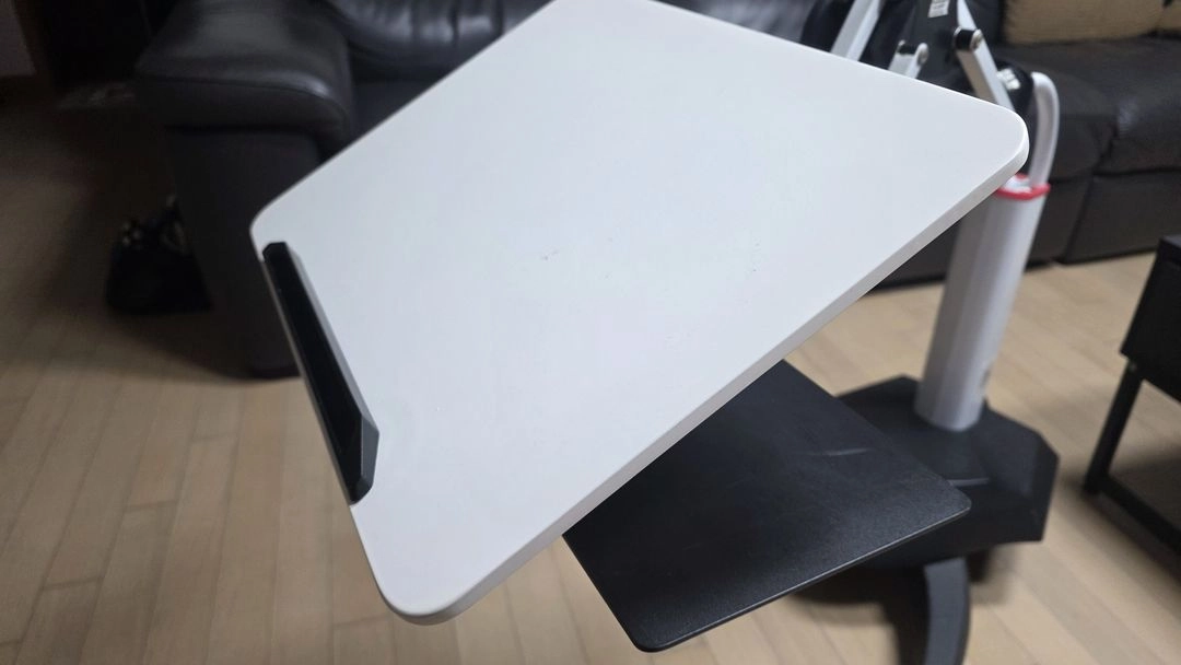 Kesrer 모션 이동식 노트북 태블릿 거치대 겸 침대 책상 이미지