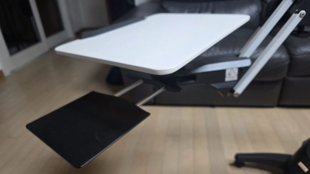 Kesrer 모션 이동식 노트북 태블릿 거치대 겸 침대 책상 이미지