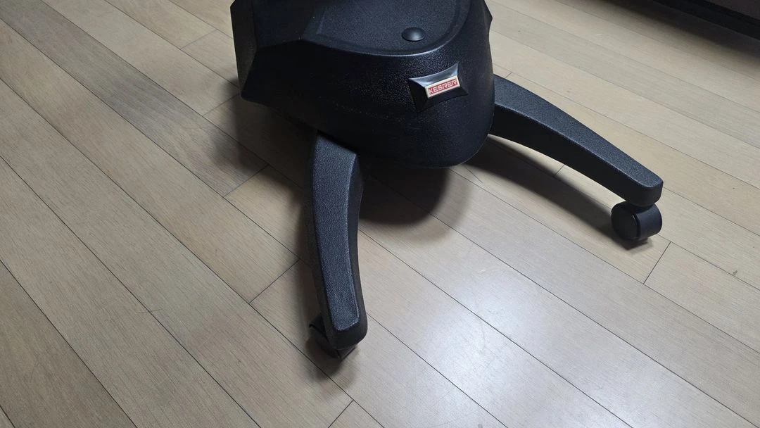 Kesrer 모션 이동식 노트북 태블릿 거치대 겸 침대 책상 이미지