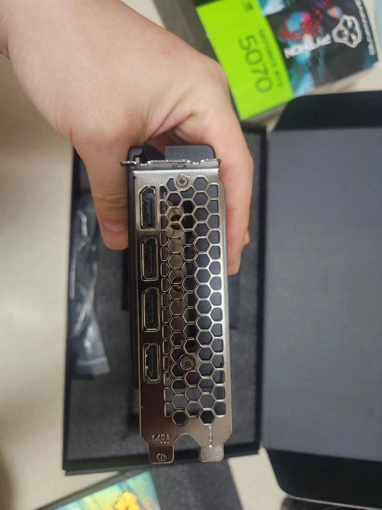RTX 5070 그래픽카드 이미지