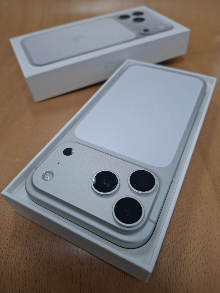 애플 아이폰17프로맥스 실버 256GB 공기계 풀박스 판매합니다. 이미지