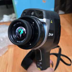 FLIR 열화상카메라 렌즈 이미지