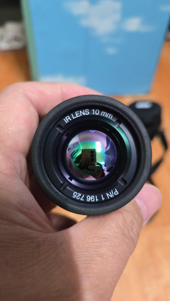 FLIR 열화상카메라 렌즈 이미지