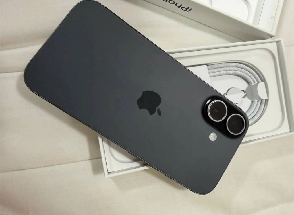 아이폰 17 일반 256gb 블랙 새상품급 - 안심되는 중고거래