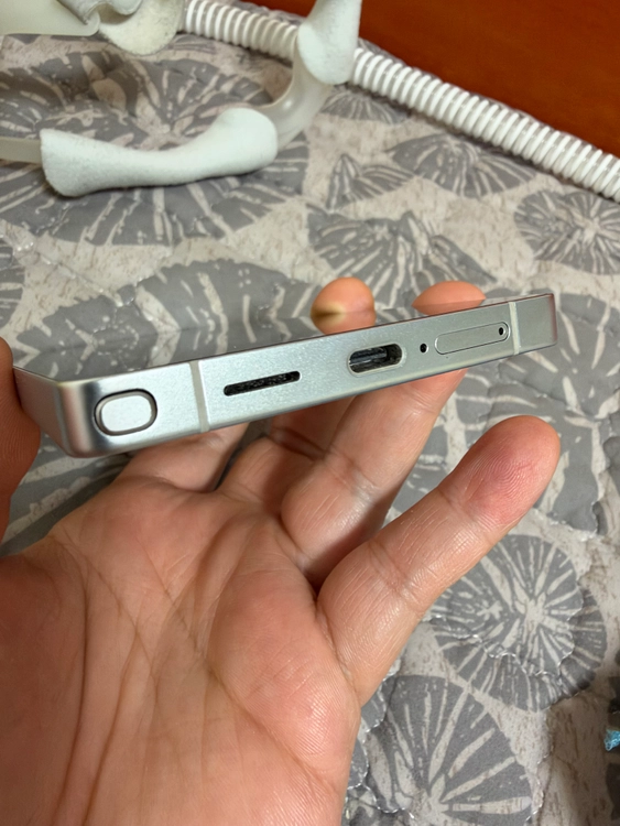 갤럭시 s25 울트라 1TB 12G 램 화이트 팝니다 이미지