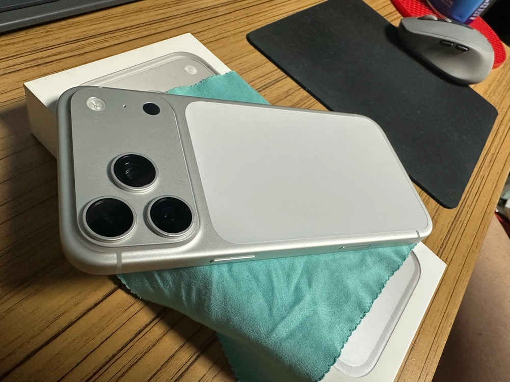 아이폰17 프로맥스 256gb 실버 이미지