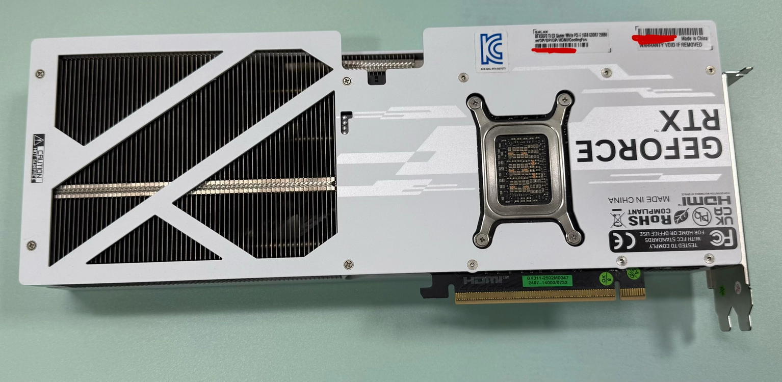 갤럭시 GALAX 지포스 RTX 5070 Ti EX GAMER WHITE OC D7 16GB 팝니다 이미지