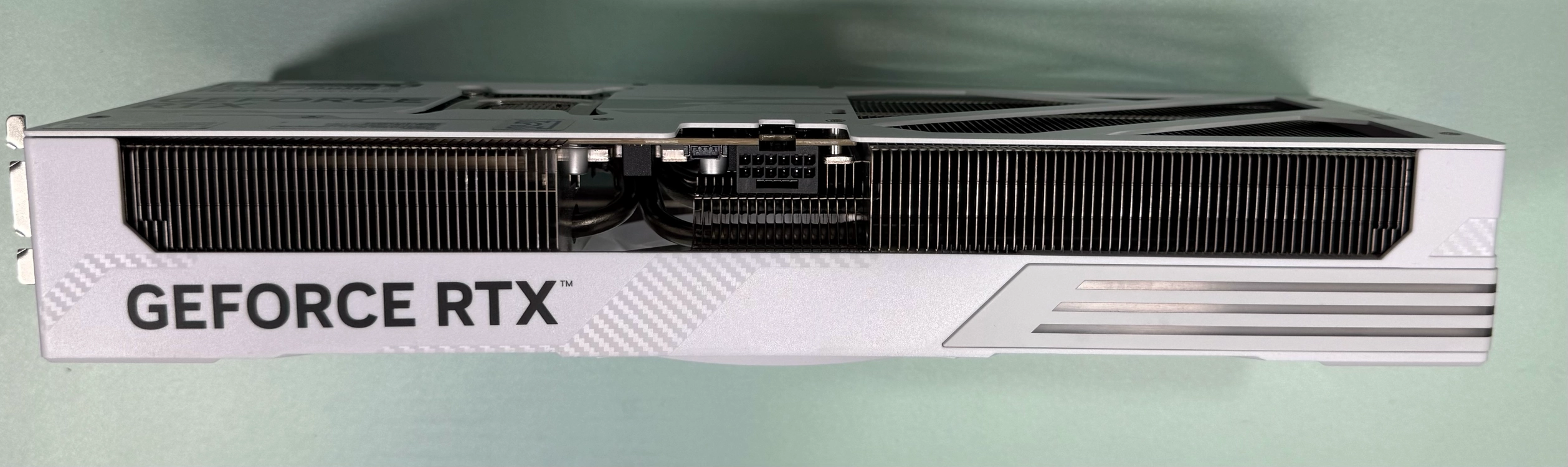 갤럭시 GALAX 지포스 RTX 5070 Ti EX GAMER WHITE OC D7 16GB 팝니다 이미지