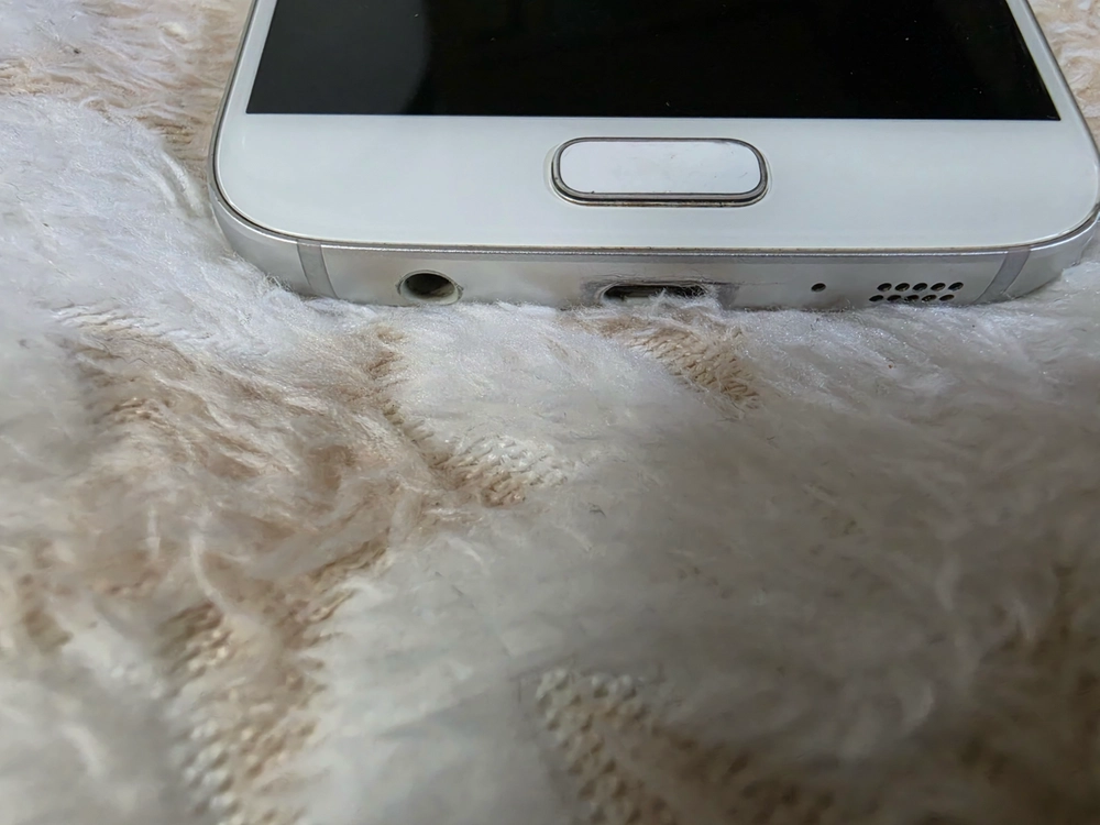 삼성휴대폰 갤럭시 S7 .SM-G930K.32GB.흰색 잔상있음좌측상단파손없으니안촉칠벗겨짐(사진참고) 이미지