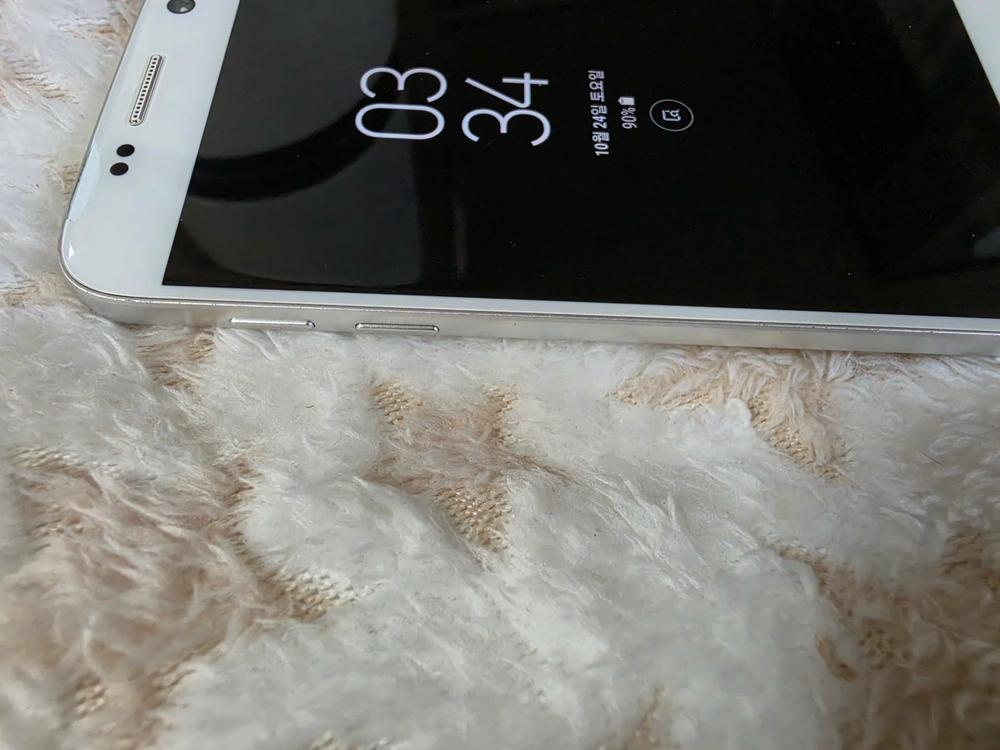 삼성휴대폰 갤럭시 S7 .SM-G930K.32GB.흰색 잔상있음좌측상단파손없으니안촉칠벗겨짐(사진참고) 이미지