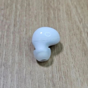 갤럭시 버즈2 화이트 오른쪽 SM-R177 이미지