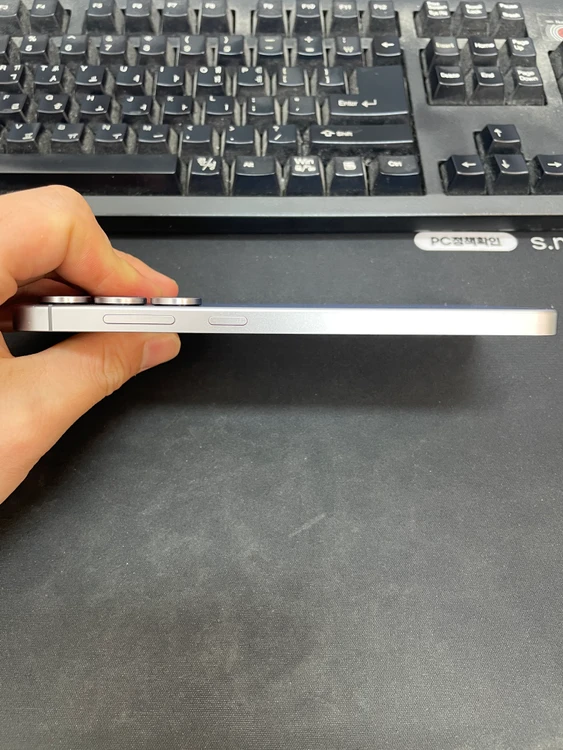 갤럭시S25FE 네이비 256GB 무잔상 상태좋은 중고63만8천팝니다 이미지