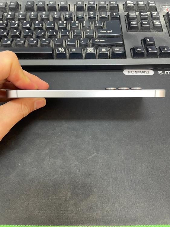 갤럭시S25FE 네이비 256GB 무잔상 상태좋은 중고63만8천팝니다 이미지