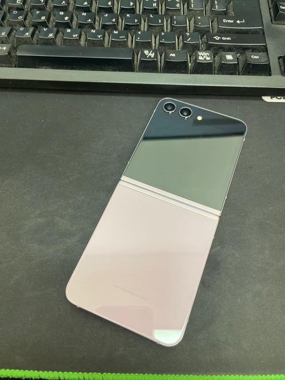 갤럭시Z플립5 라벤더 256GB 무잔상 상태좋은 중고38만3천팝니다 이미지