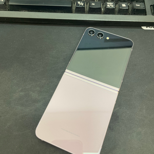 갤럭시Z플립5 라벤더 256GB 무잔상 상태좋은 중고38만3천팝니다 이미지