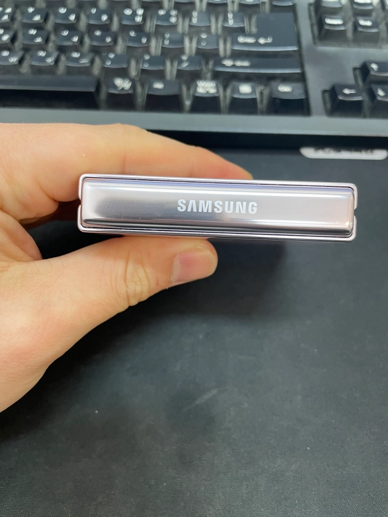 갤럭시Z플립5 라벤더 256GB 무잔상 상태좋은 중고38만3천팝니다 이미지