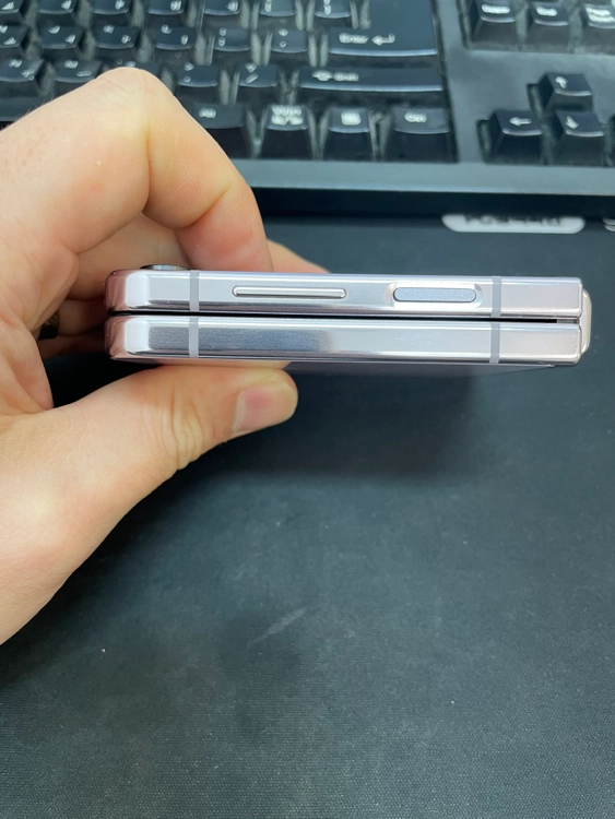 갤럭시Z플립5 라벤더 256GB 무잔상 상태좋은 중고38만3천팝니다 이미지