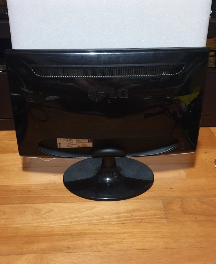 LG 플래트론 22인치 LCD 모니터 W2261V 판매해요 이미지
