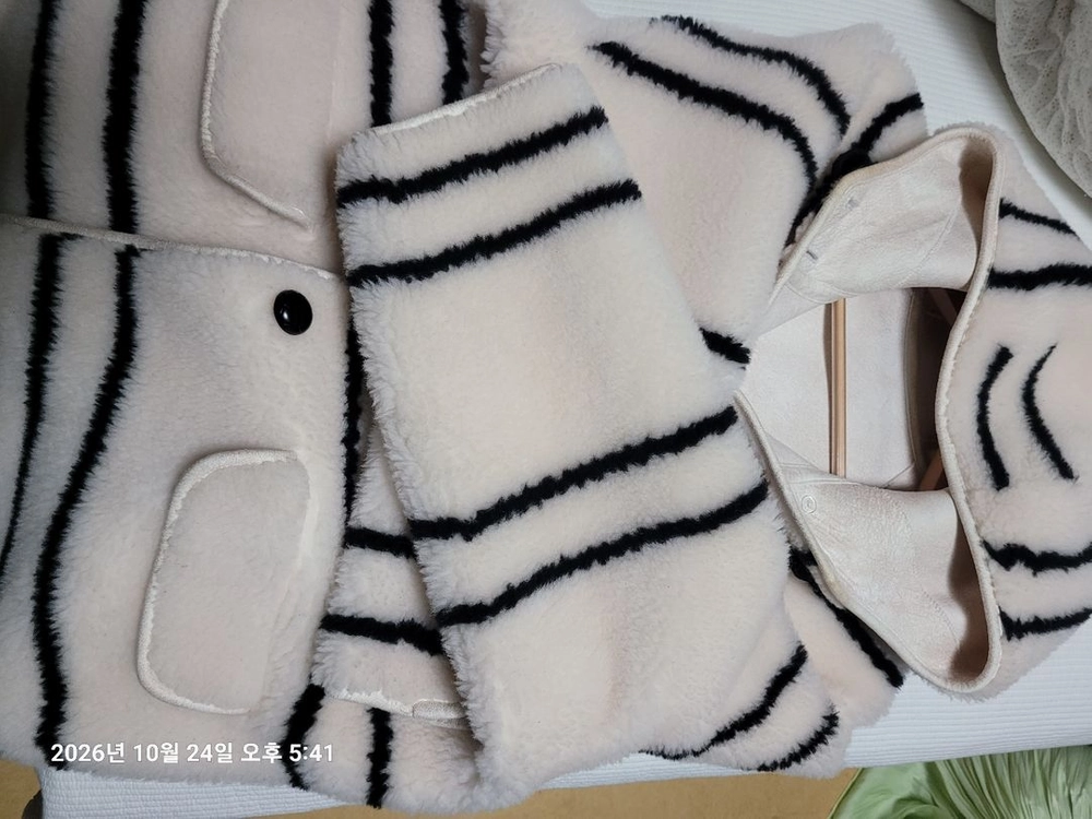 양털코트 이미지