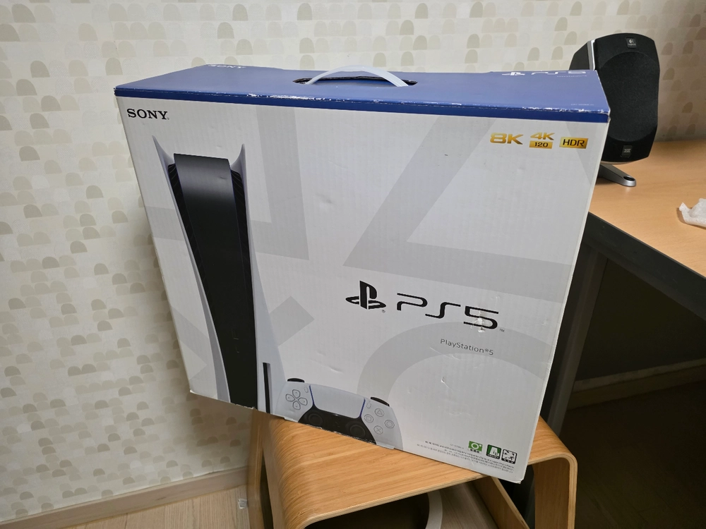 플레이스테이션5 ps5 디스크 에디션+무선충전거치대+사이버펑크2077 이미지