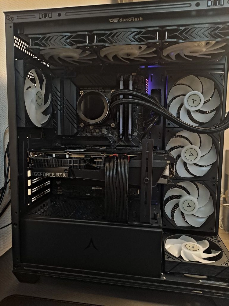 게이밍 컴퓨터 i9 -11900K / Z590 / 3070 데스크탑 이미지
