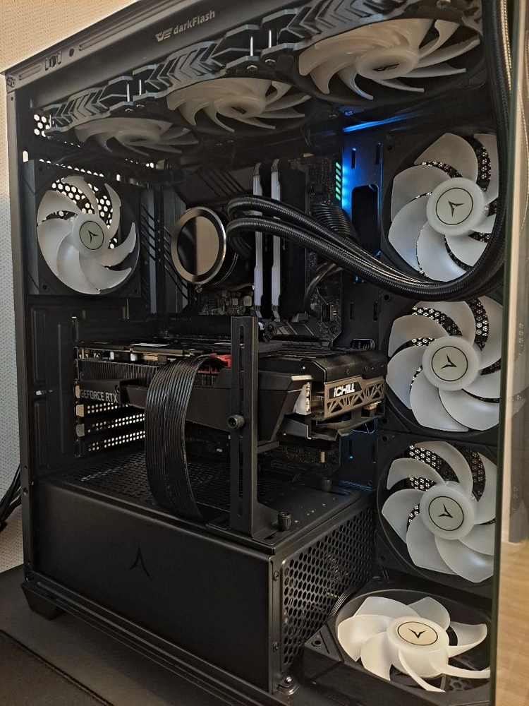 게이밍 컴퓨터 i9 -11900K / Z590 / 3070 데스크탑 이미지