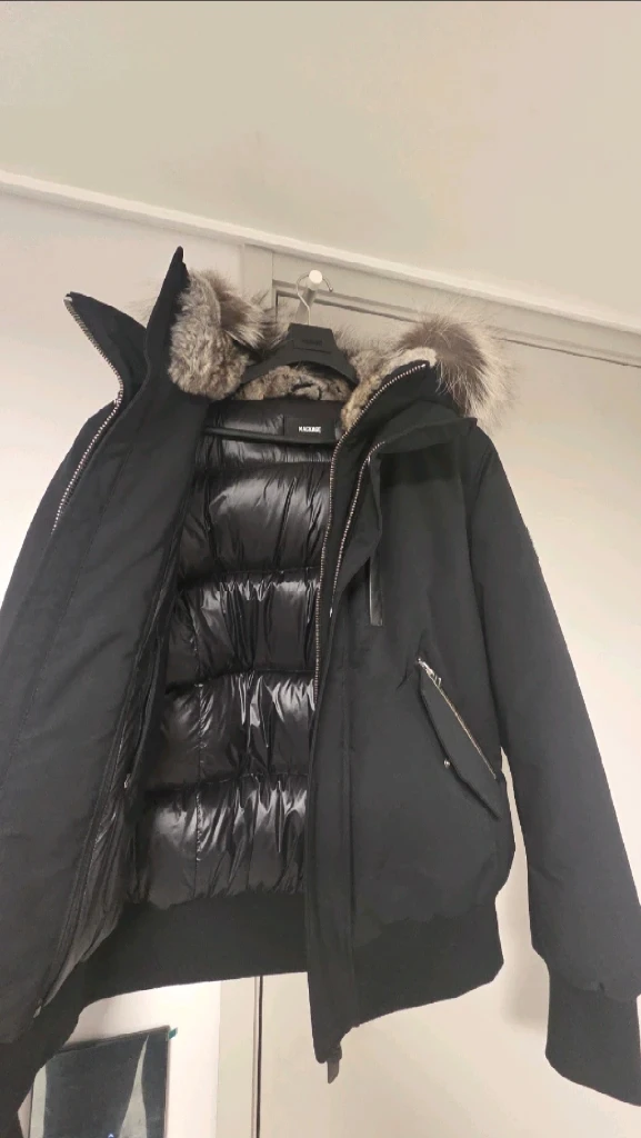 맥케이지 21fw 딕슨 봄버패딩 블랙/실버폭스퍼 판매합니다. 이미지