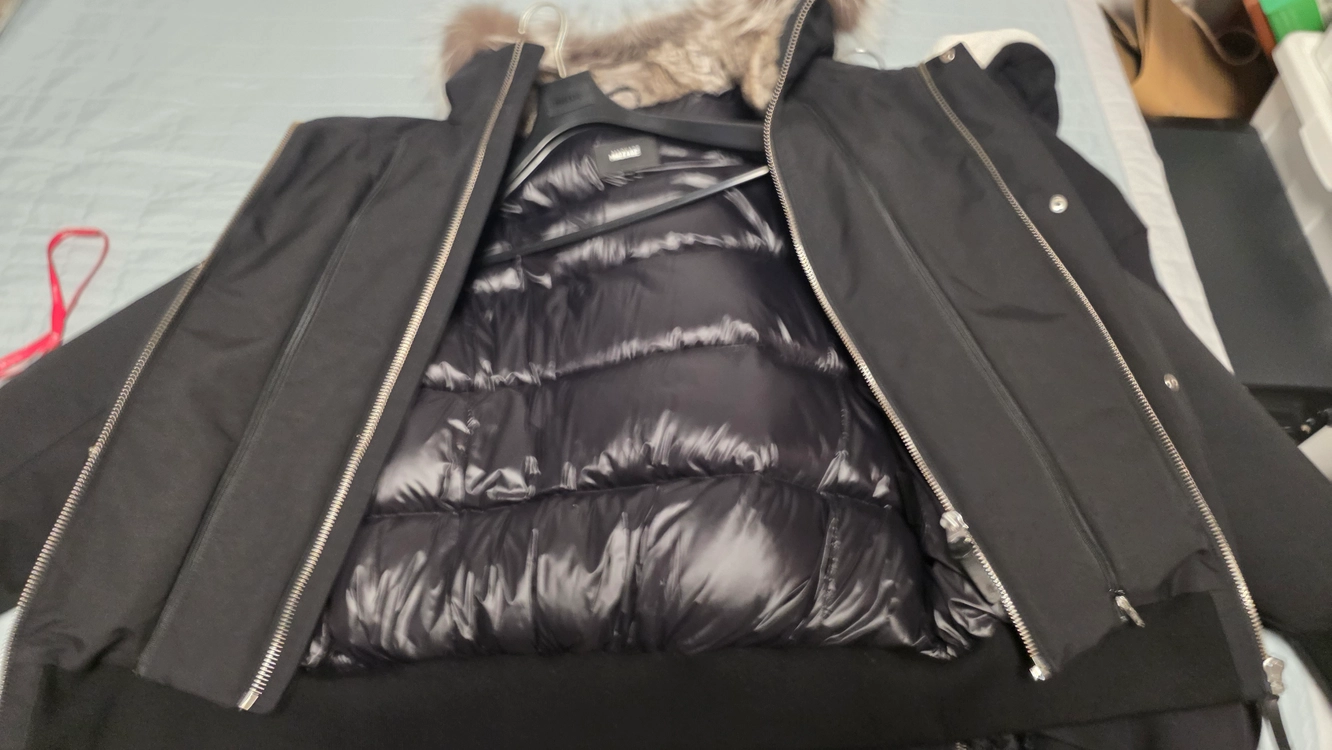 맥케이지 21fw 딕슨 봄버패딩 블랙/실버폭스퍼 판매합니다. 이미지