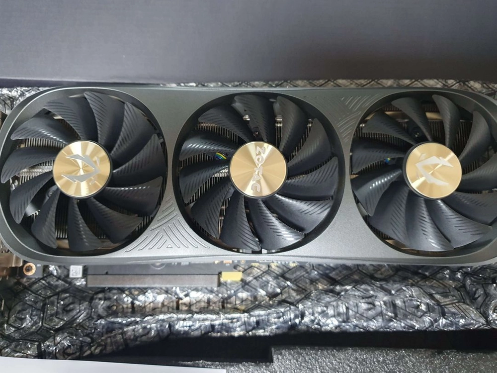 RTX 4070 Ti 그래픽카드 이미지