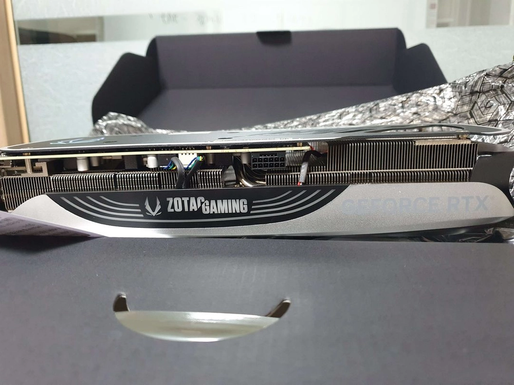 RTX 4070 Ti 그래픽카드 이미지