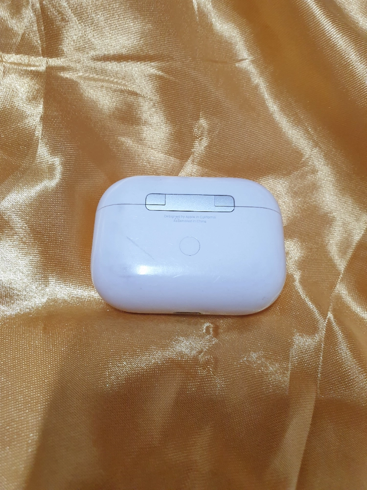 에어팟 프로 1세대 본체 이미지
