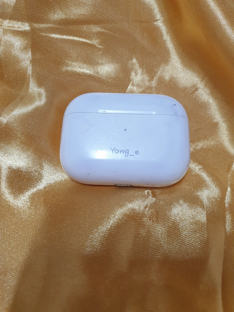 에어팟 프로 1세대 본체 이미지