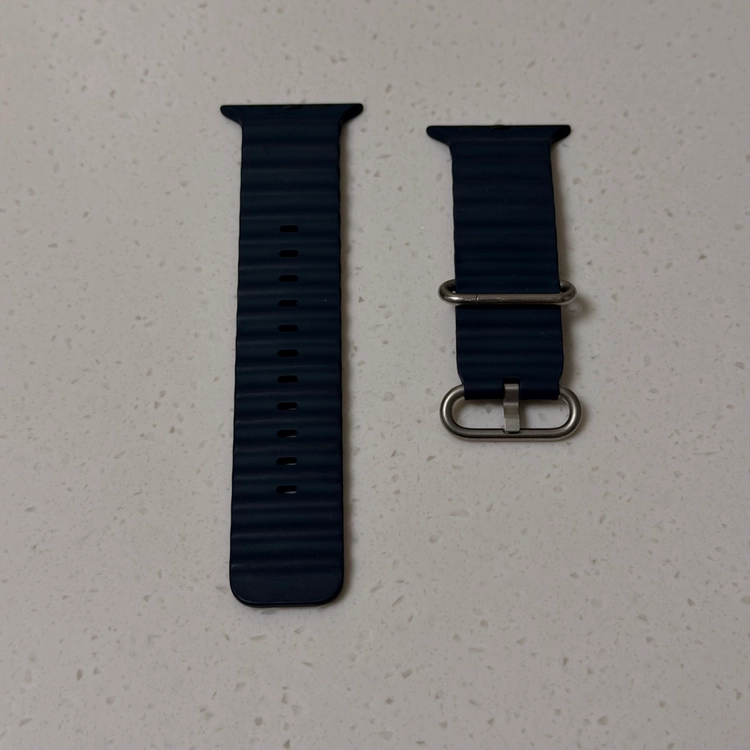 애플워치 울트라 49mm 네이비 오션 밴드 이미지