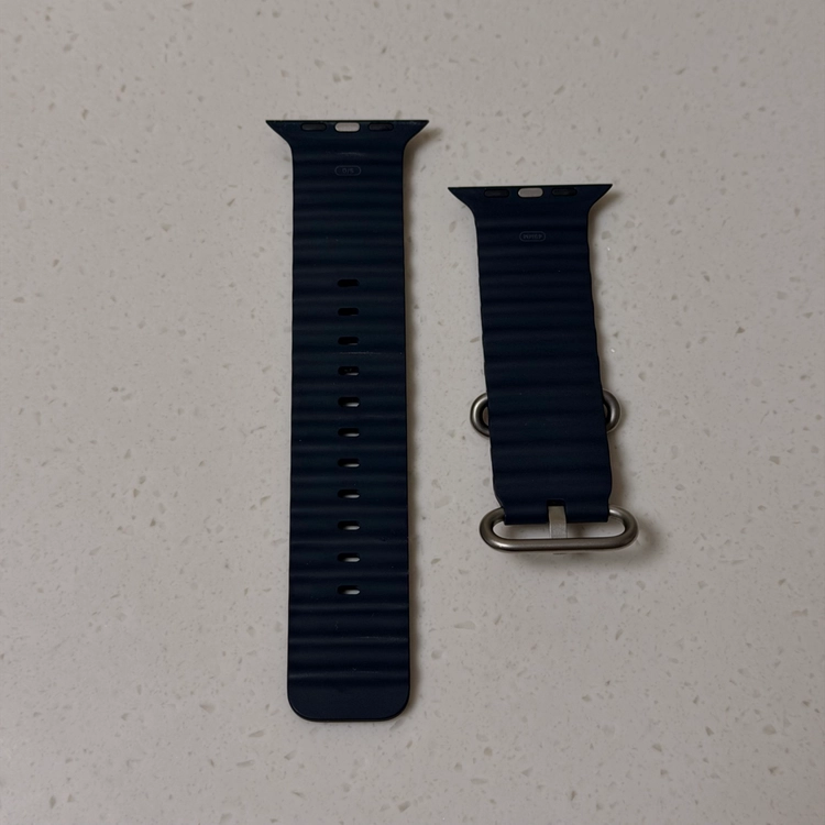 애플워치 울트라 49mm 네이비 오션 밴드 이미지
