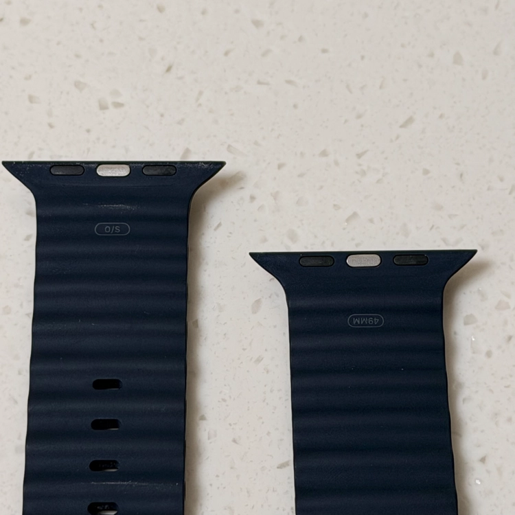 애플워치 울트라 49mm 네이비 오션 밴드 이미지