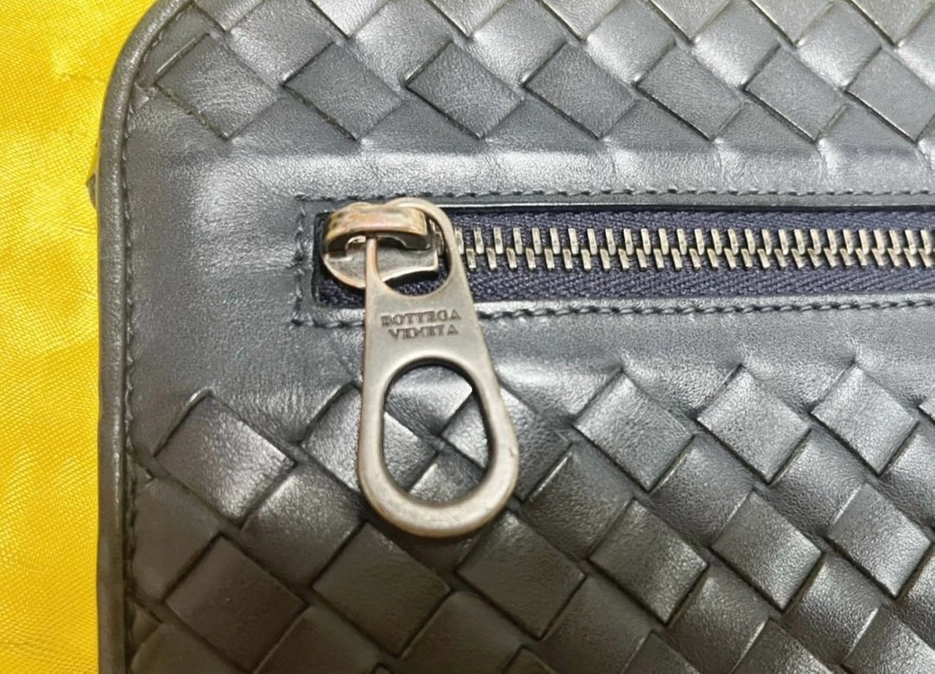 보테가 베네타 인트레치아토 클러치 가방 이미지