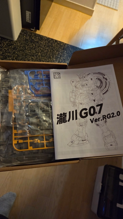 rg 퍼스트 건담 2.0 + 습식데칼 (델피) + 7호기 변형키트 + 아크릴베이스 이미지