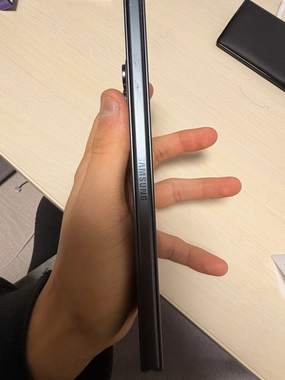 갤럭시 Z 폴드8 울트라 512GB 그라파이트 / 서브폰 사용 이미지