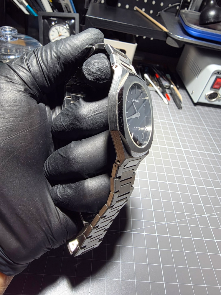 D1 밀라노 울트라씬 검판, 실버케이스 (두께6.5mm) 이미지