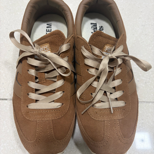 시스템 콜라보 스니커즈 이미지