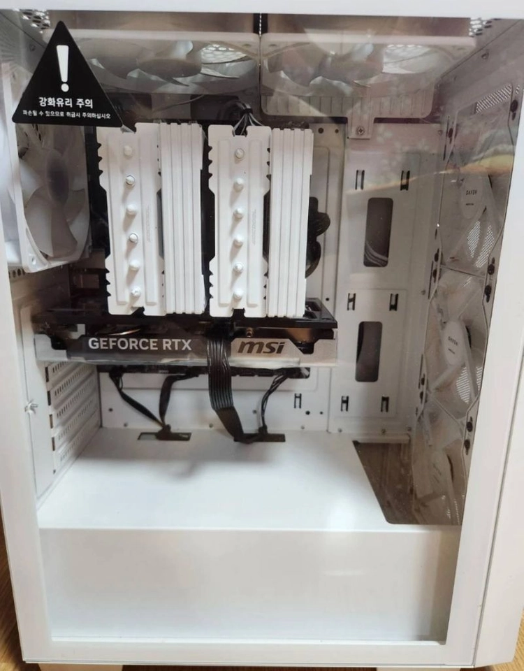 i7 12700F RTX5060Ti 32램 본체 컴퓨터 이미지