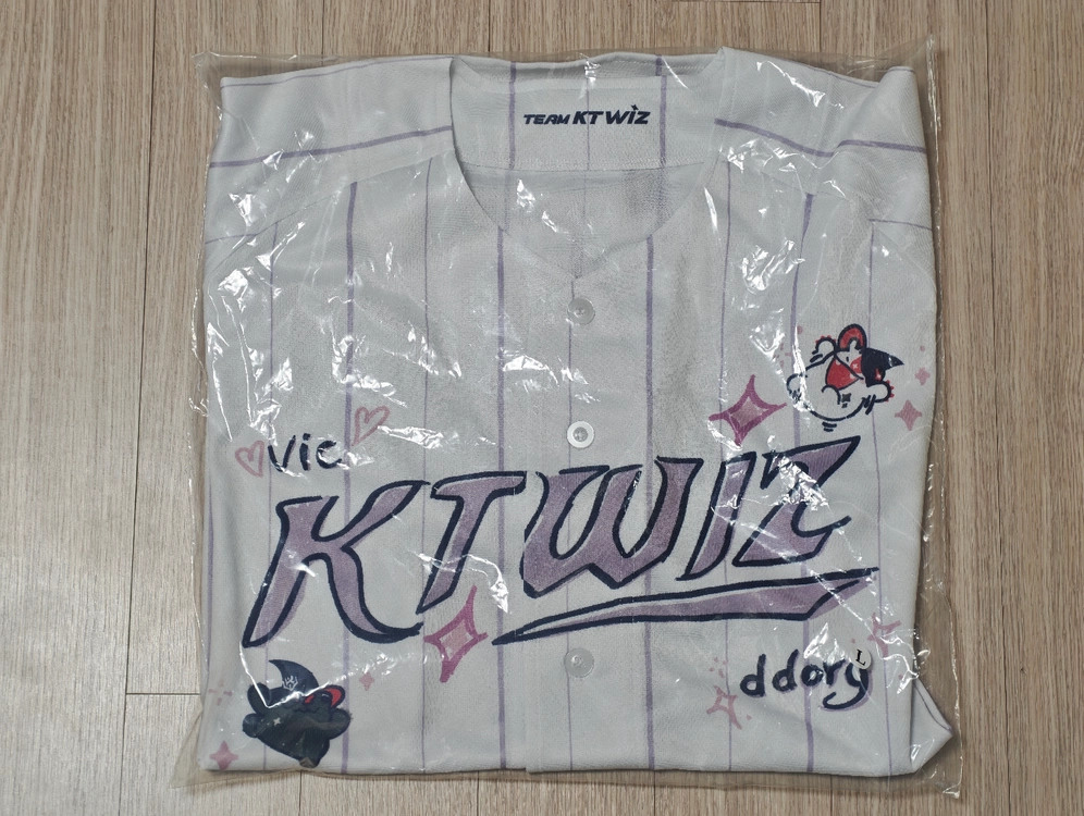 KT WIZ 빅또리데이 유니폼 L 사이즈 새제품 팝니다. - 안심되는 중고거래