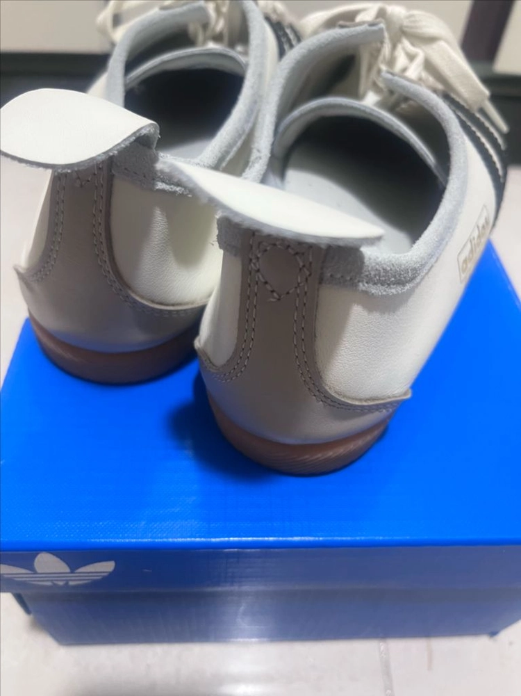 올레더 아디다스 재팬 화이트 오니츠카 타이거 이미지