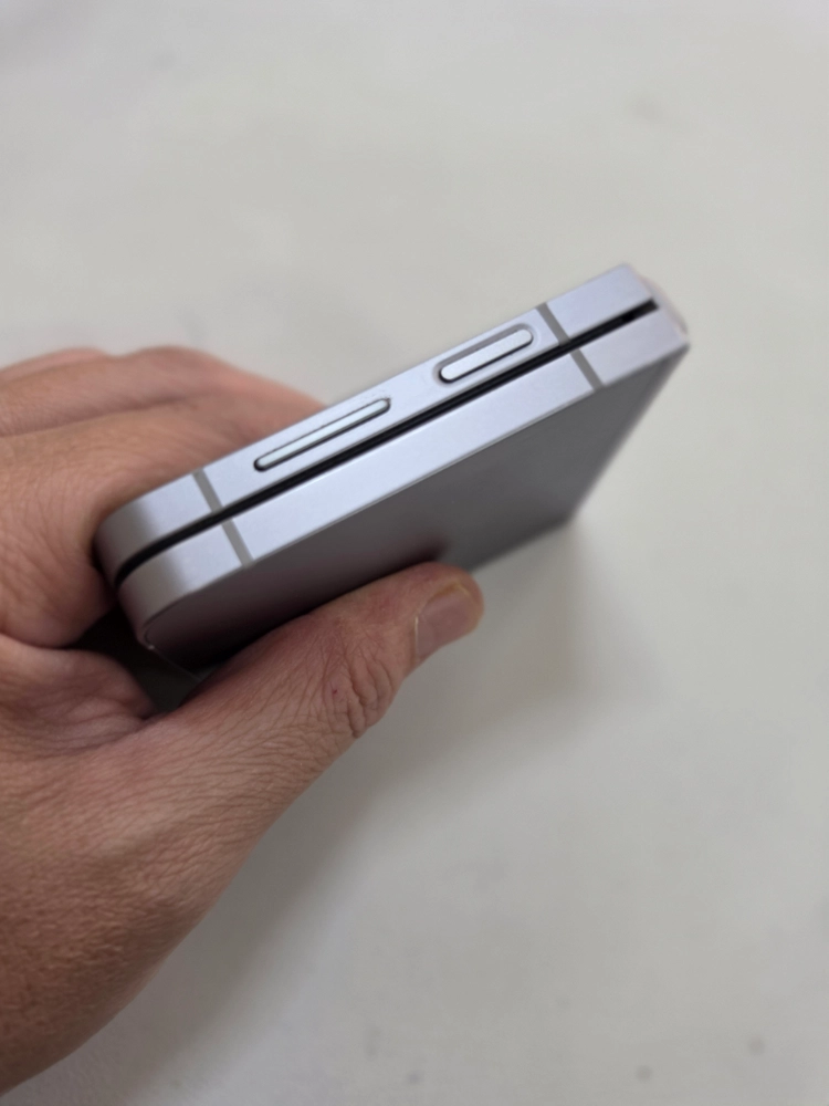 갤럭시 Z플립6 실버 256GB 이미지