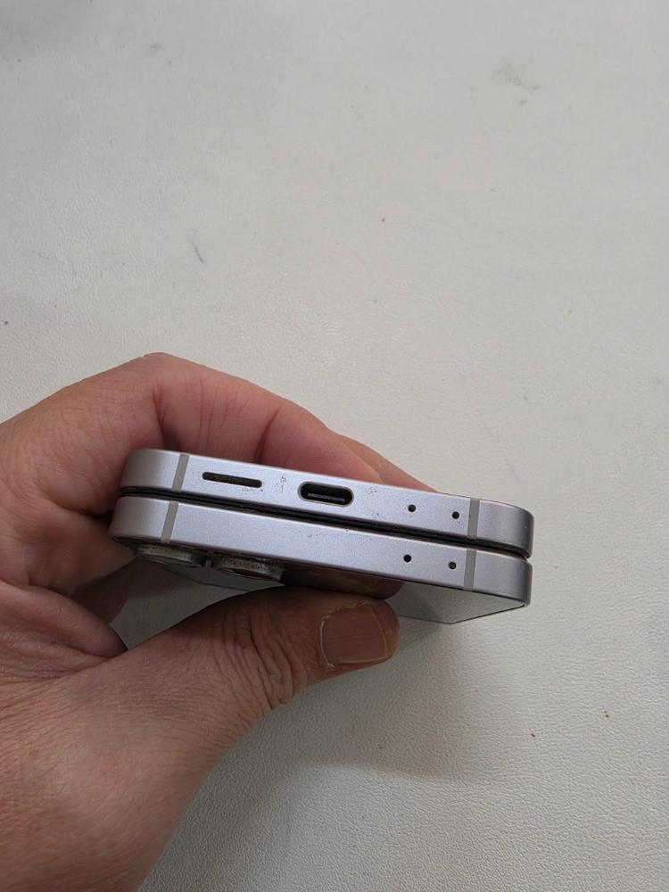 갤럭시 Z플립6 실버 256GB 이미지