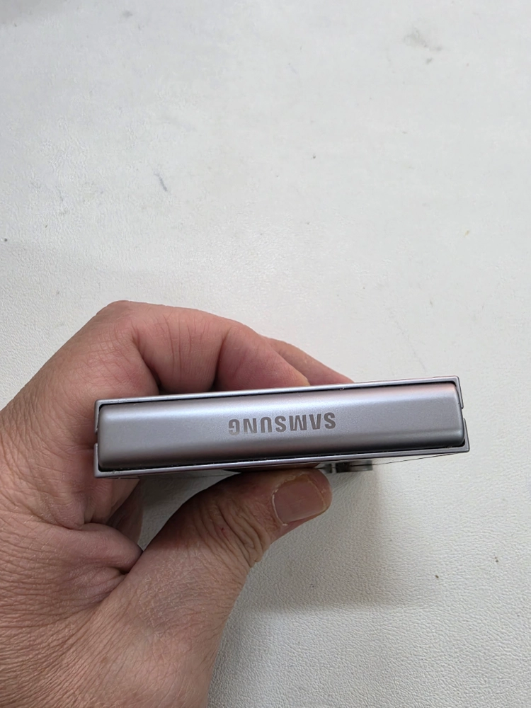 갤럭시 Z플립6 실버 256GB 이미지