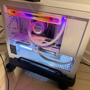 라이젠 7950X / RX 9060 XT 16GB / 32GB 화이트 데스크톱 판매 이미지