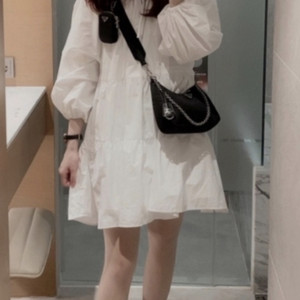 프라다 호보백/크로스백 리에디션 정품S급(감정O)구찌프라다루이비통디올고야드샤넬셀린느보테가생로랑발렌시아가버버리가방 이미지