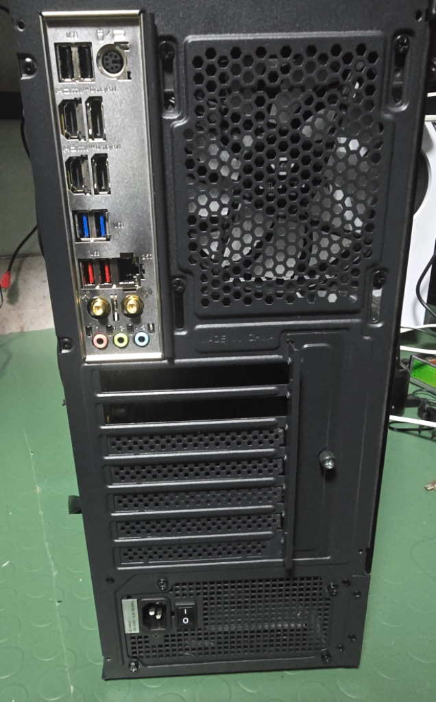 MSI PRO B760M-A WIFI , 12400F, 700W 파워 반본체 이미지