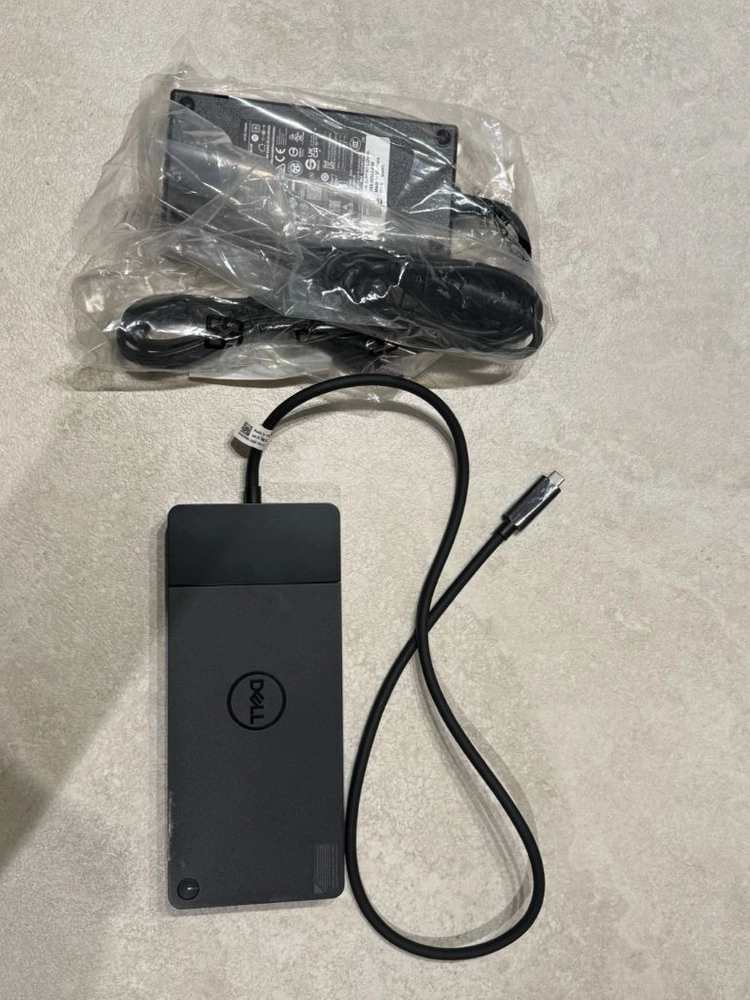 데스크톱 도킹스테이션 이미지
